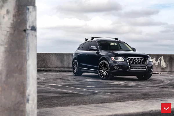 Фото дисков Vossen VFS-2 Глянцевый темный лак на Audi Q5 (8R)