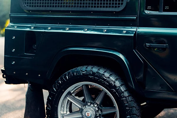 Фото дисков HRE HD188 Глянцевый тонированный лак на Land Rover Defender I