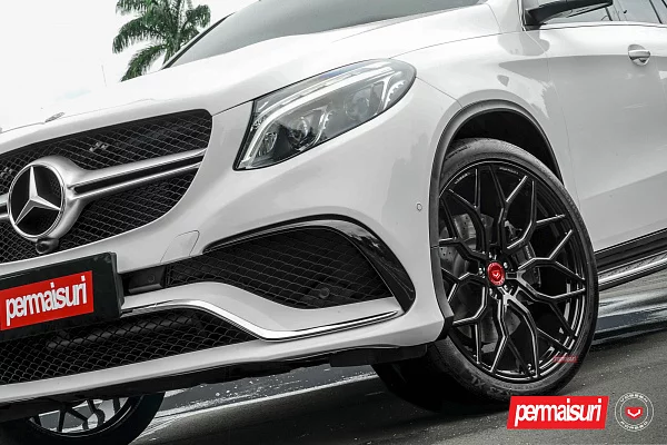 Фото дисков Vossen S17-01 Черный глянец на Mercedes-Benz GLE I