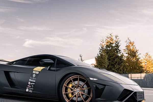 Фото дисков HRE P104SC Сатиновое темное золото на Lamborghini Gallardo