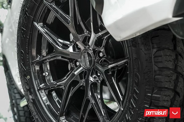 Фото дисков Vossen HF6-4 Черный глянец на Toyota Fortuner II