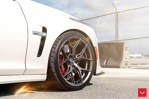 Фото дисков Vossen HF-5 Сатиновый графит на Cadillac CTS III