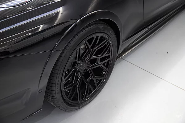 Фото дисков Vossen UV-1 Черный глянец на Bentley Continental GT III
