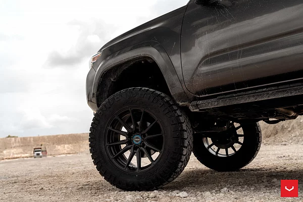 Фото дисков Vossen HF6-1 Черный сатин на Toyota Tacoma III