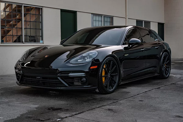 Фото дисков Brixton Forged R11-R Черный сатин на Porsche Panamera II