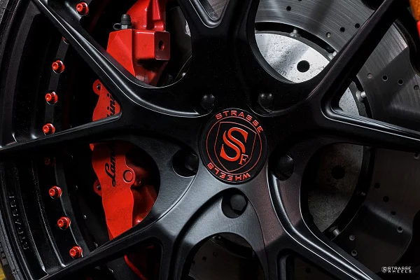 Фото дисков Strasse Wheels SM5R Deep Concave Duoblock Черный сатин на Lamborghini Huracan