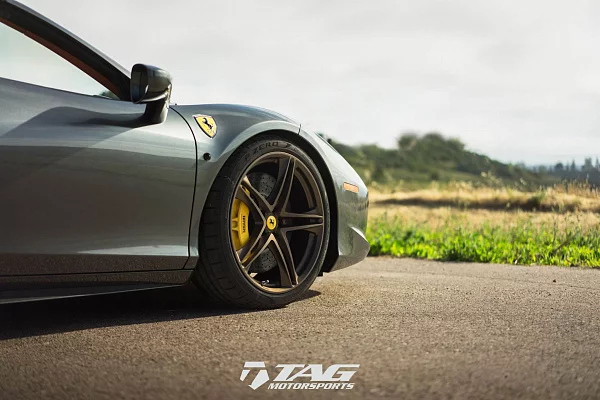 Фото дисков HRE P207 Черный сатин на Ferrari 458