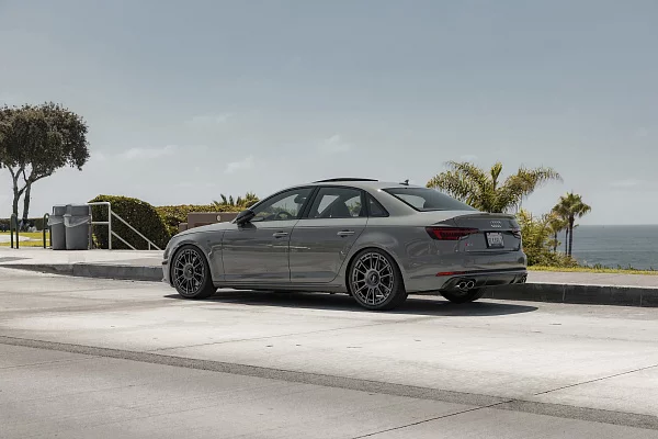 Фото дисков Rotiform OZR Матовый графит на Audi A/S/RS 4 (B9)