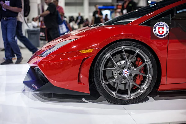 Фото дисков HRE P101 Глянцевый темный лак на Lamborghini Gallardo
