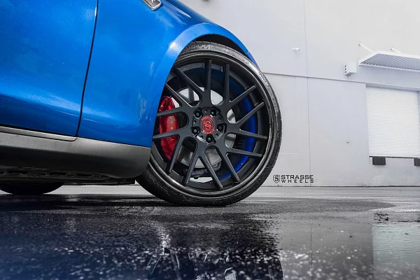 Tesla Model S P90D