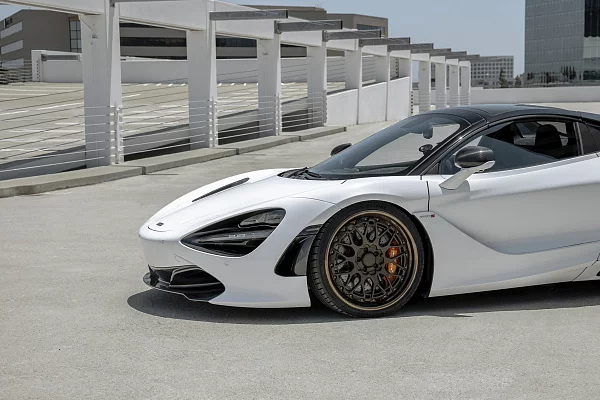 Фото дисков Rotiform LVS-M Черный сатин на McLaren 720S