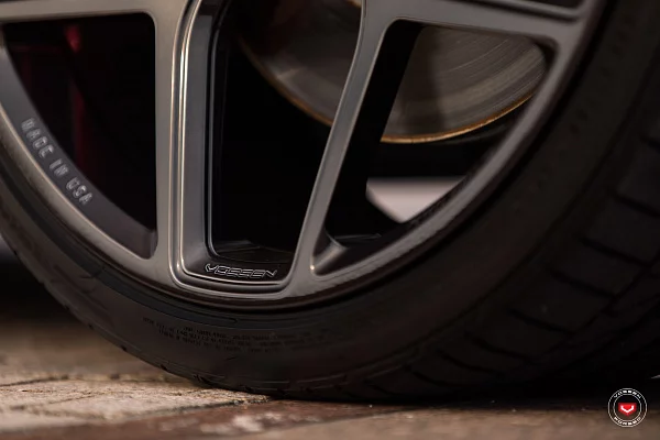 Фото дисков Vossen CG-205 Черный глянец на Bentley Continental GT II