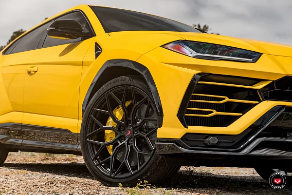 Фото дисков Vossen S17-01 Черный сатин на Lamborghini Urus
