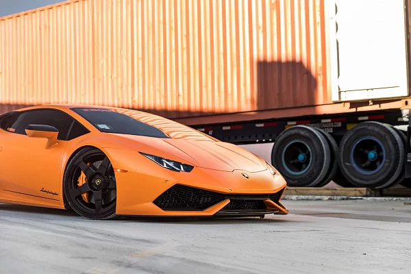 Фото дисков HRE 305M Черный глянец на Lamborghini Huracan