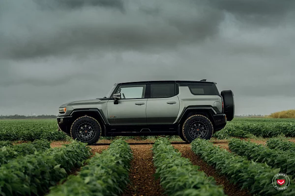 Фото дисков Vossen LC3-01 Черный глянец на GMC Hummer EV