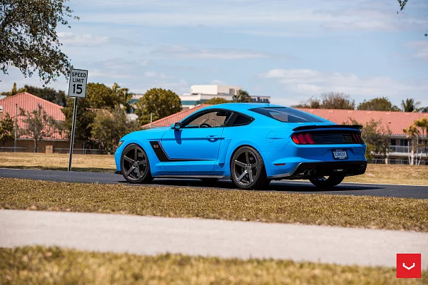 Фото дисков Vossen CV3 Глянцевый графит на Ford Mustang VI