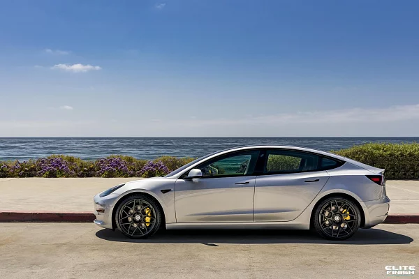 Фото дисков HRE FF01 Черный сатин на Tesla Model 3