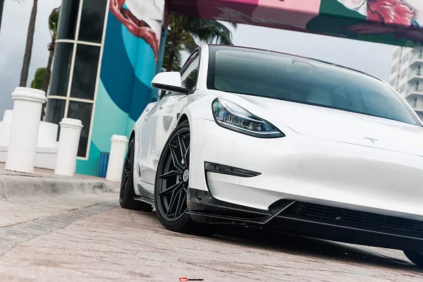 Фото дисков HRE FF21 Черный сатин на Tesla Model 3