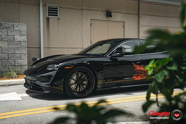 Фото дисков Vossen RS92 Черный глянец на Porsche Taycan I