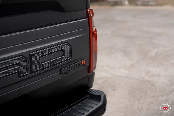 Фото дисков Vossen LCX-03 Черный глянец на GMC Sierra IV