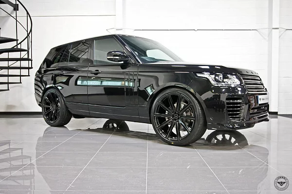 Фото дисков Vossen UV-2 Черный глянец на Range Rover IV