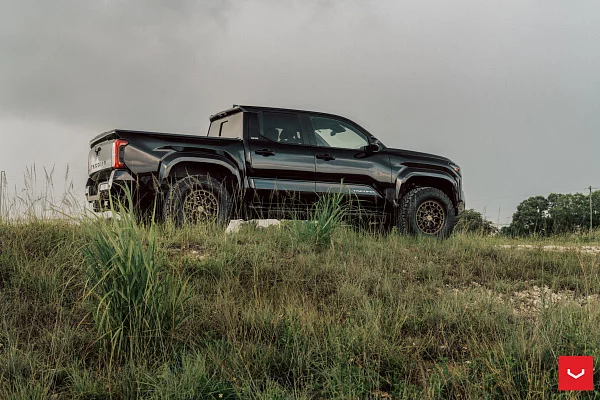 Фото дисков Vossen HFX-1 (6-Lug) Сатиновая бронза на  Toyota Tacoma IV