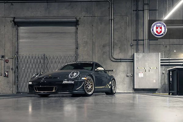 Фото дисков HRE 300 GT Глянцевая шампань на Porsche 911 VI
