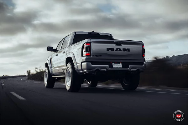 Фото дисков Vossen LCX-01 Глянцевый лак на Ram 1500 V