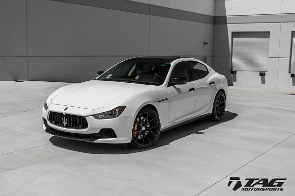Фото дисков HRE P101 Черный глянец на Maserati Ghibli
