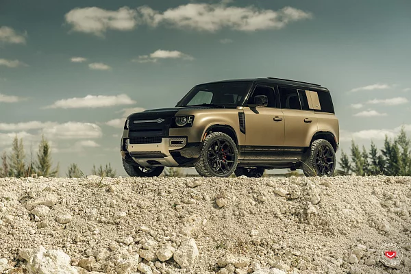 Фото дисков Vossen UV-4 Черный сатин на Land Rover Defender II