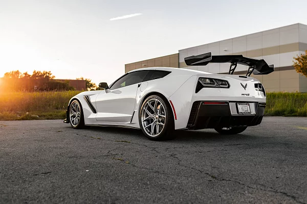 Фото дисков HRE R101 Lightweight Глянцевый лак на Chevrolet Corvette C7