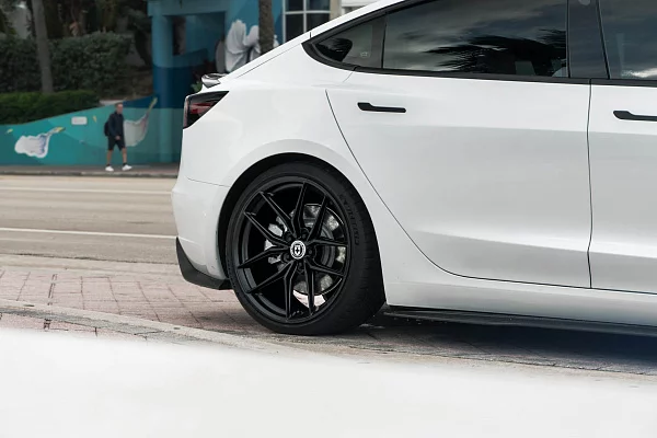 Фото дисков HRE FF21 Черный сатин на Tesla Model 3