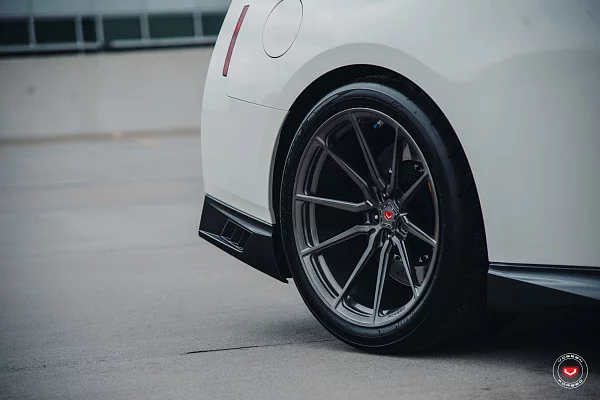 Фото дисков Vossen M-X2 Глянцевый темный лак на Nissan GT-R