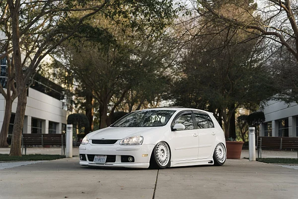 Фото дисков Rotiform PMF Серебро на Volkswagen Golf VII
