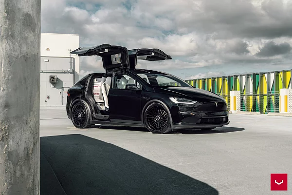 Фото дисков Vossen HF-8 Черный глянец на Tesla Model X