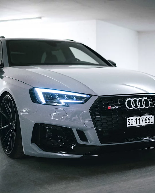 Фото дисков HF-3 Глянцевый темный лак на Audi A/S/RS 4 (B9)