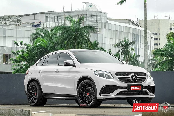 Фото дисков Vossen S17-01 Черный глянец на Mercedes-Benz GLE I
