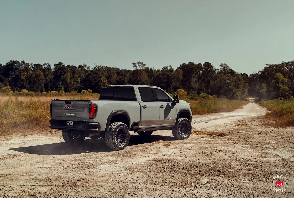 Vossen LCX-03 / GMC Sierra IV