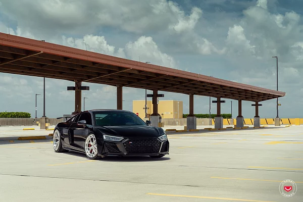 Фото дисков Vossen LC3-01T Глянцевый лак на Audi R8 (4S)