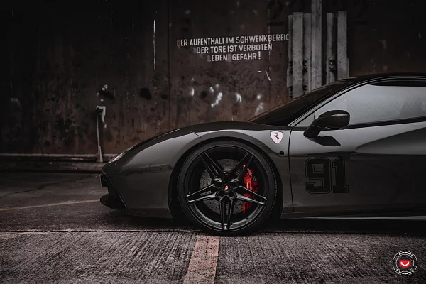 Фото дисков Vossen EVO-1 Черный глянец на Ferrari 488