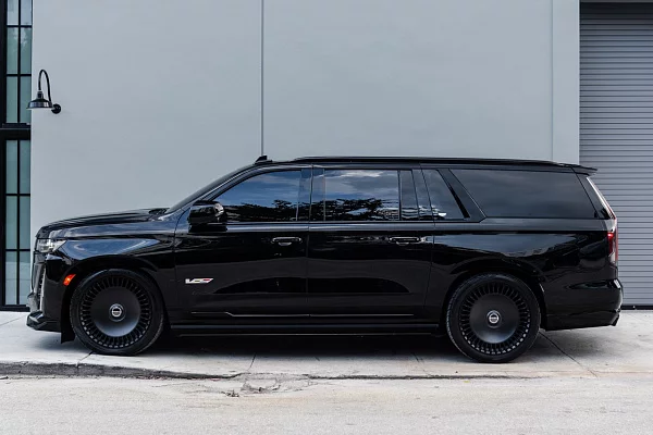 Фото дисков Brixton Forged LX16 Черный сатин на Cadillac Escalade V