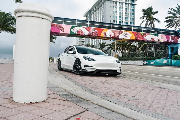 Фото дисков HRE FF21 Черный сатин на Tesla Model 3