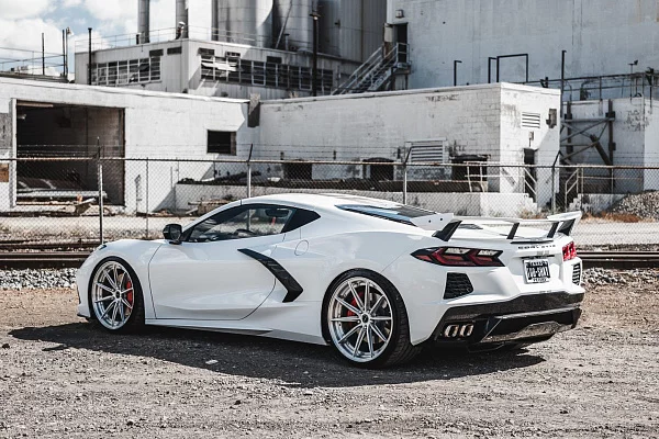 Фото дисков Brixton Forged R11-R Глянцевый лак на Chevrolet Corvette C8