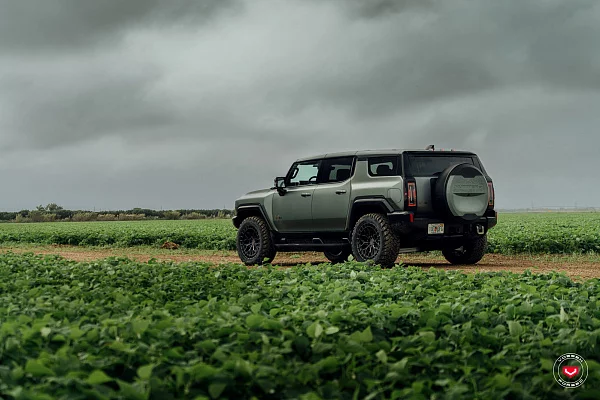 Фото дисков Vossen LC3-01 Черный глянец на GMC Hummer EV