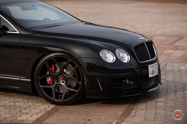 Фото дисков Vossen CG-205 Черный глянец на Bentley Continental GT II