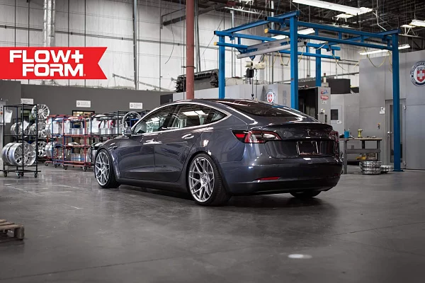 Фото дисков HRE FF01 Серебро на Tesla Model 3
