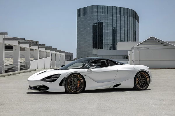 Фото дисков Rotiform LVS-M Черный сатин на McLaren 720S