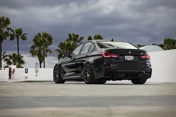 Фото дисков Rotiform TUF Сатиновый темный лак на BMW 3/M3 (E90)