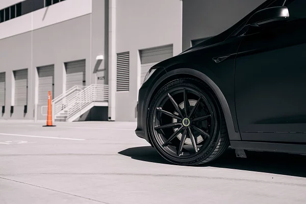 Фото дисков Brixton Forged R11-R Черный матовый на Tesla Model X