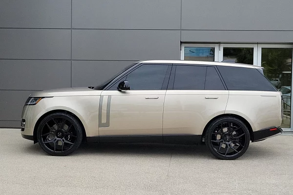 Фото дисков Giovanna Haleb Черный глянец на Range Rover V